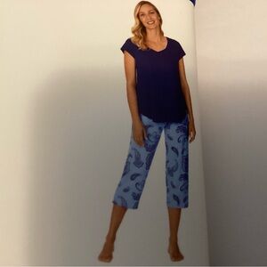 Ann Klein women’s two-piece short sleeve capri PJ set size large